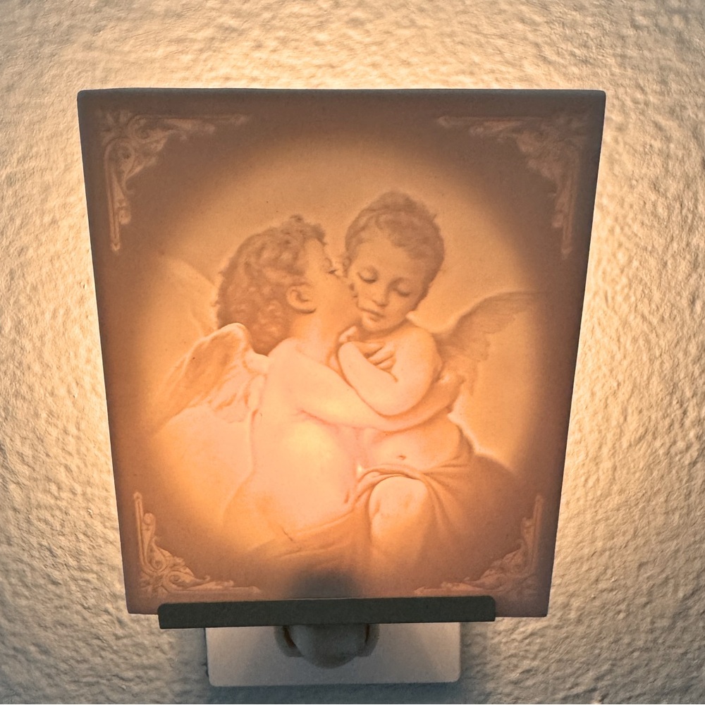 Lithophane Night Light - “First Kiss” angels